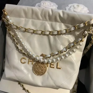 Small Chanel 22 White Shiny Calfskin Quilted Bag